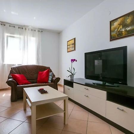 Apartment Vitalia 2+2 Πόρετς Εξωτερικό φωτογραφία