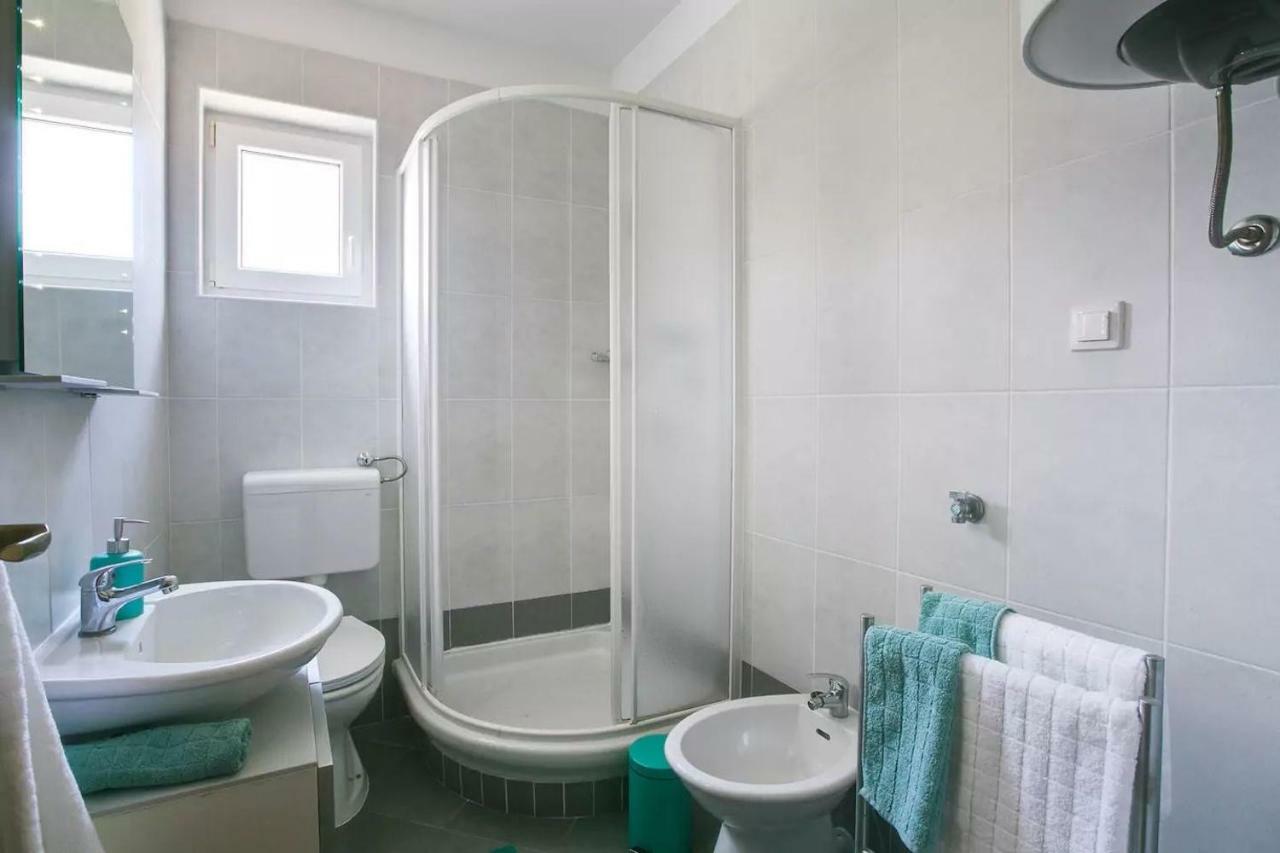 Apartment Vitalia 2+2 Πόρετς Εξωτερικό φωτογραφία