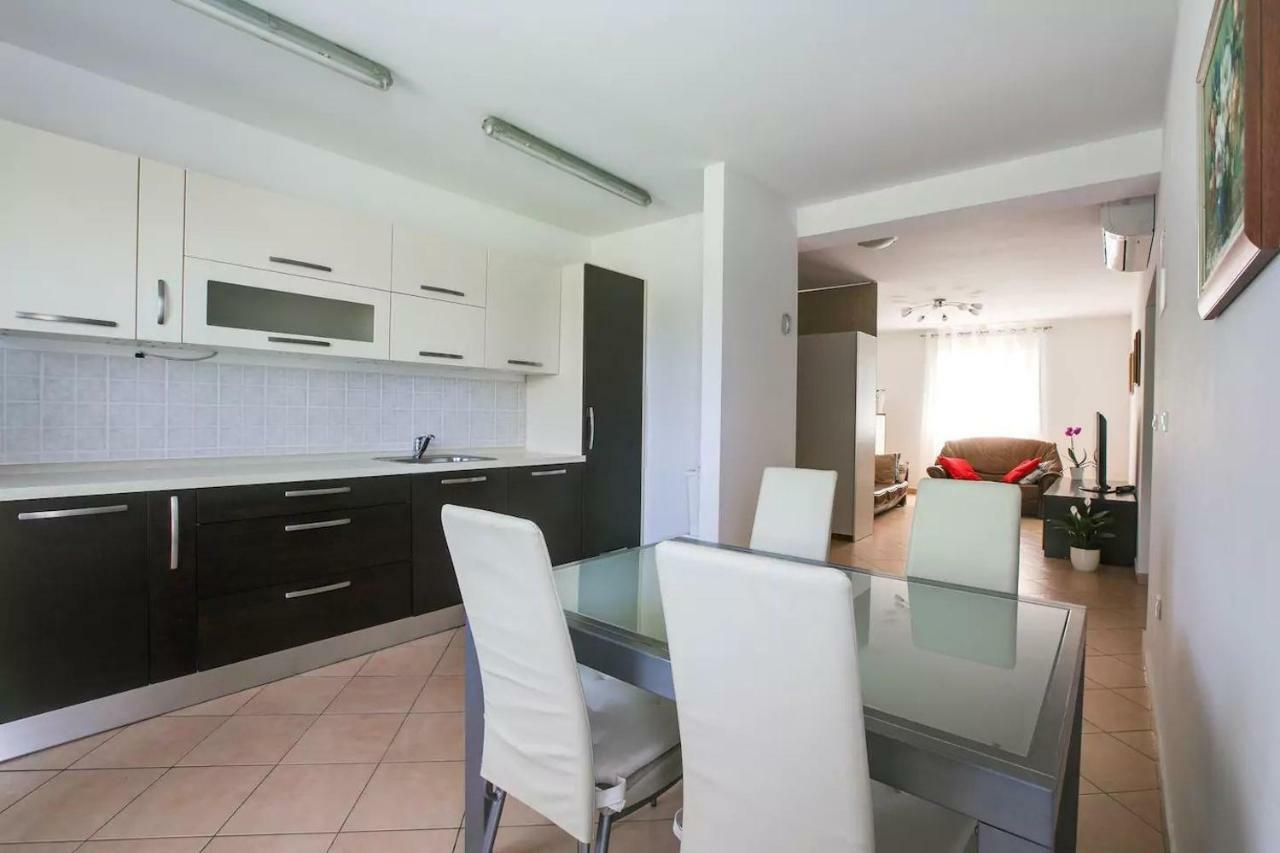 Apartment Vitalia 2+2 Πόρετς Εξωτερικό φωτογραφία